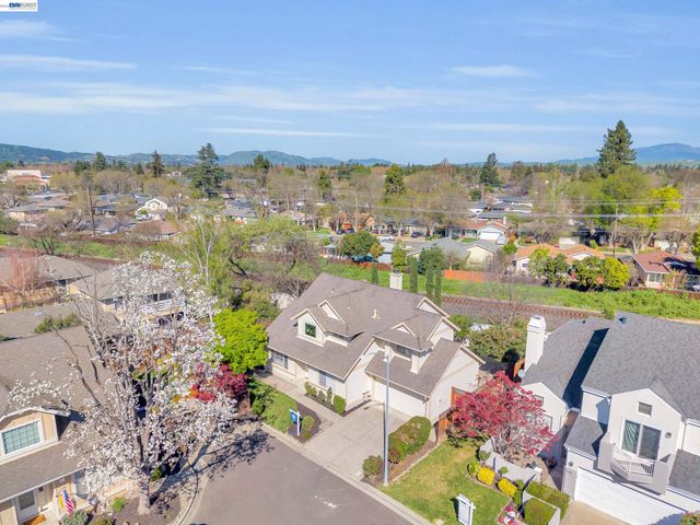 282 Del Valle Ct, Pleasanton, CA 94566