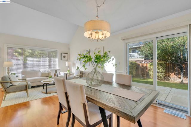 282 Del Valle Ct, Pleasanton, CA 94566