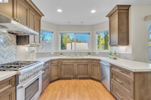 282 Del Valle Ct, Pleasanton, CA 94566