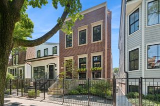 1243 W Nelson Street, Chicago, IL 60657