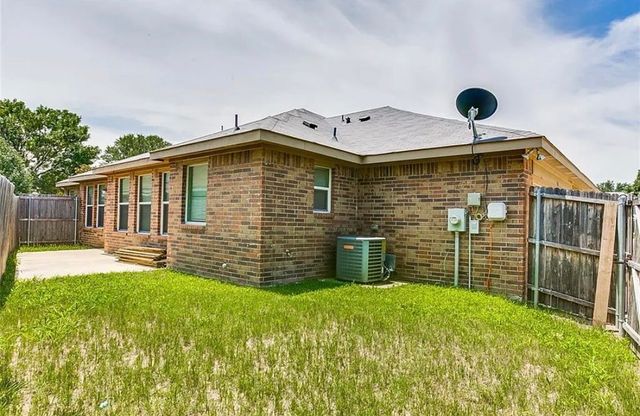 6414 Valleybrooke Court, Arlington, TX 76001