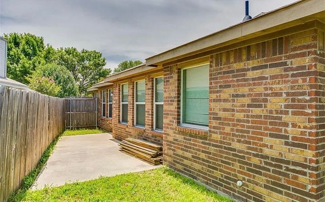 6414 Valleybrooke Court, Arlington, TX 76001