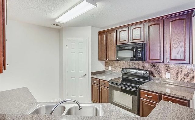 6414 Valleybrooke Court, Arlington, TX 76001