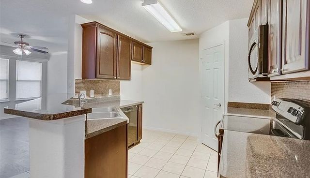 6414 Valleybrooke Court, Arlington, TX 76001