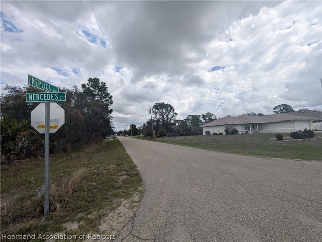 906 Replica Ave Avenue, Sebring, FL 33872