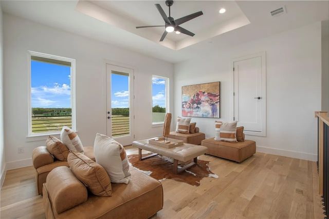 425 Whispering Way, Red Oak, TX 75154