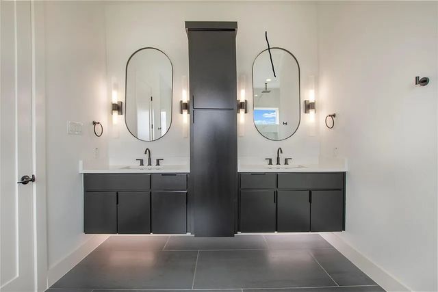 425 Whispering Way, Red Oak, TX 75154