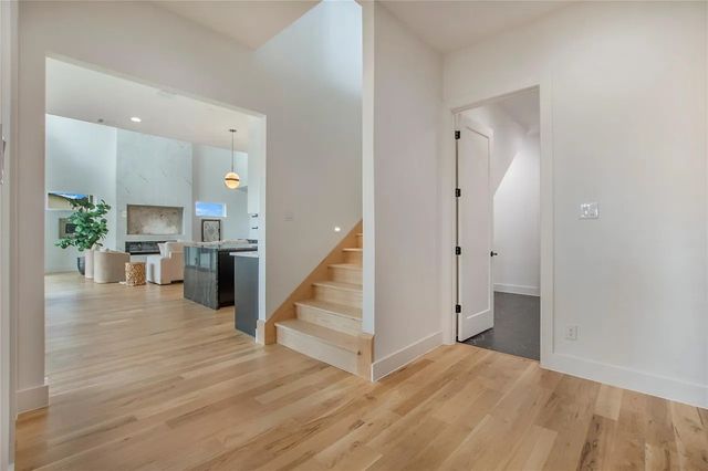 425 Whispering Way, Red Oak, TX 75154