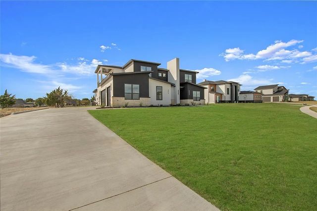 425 Whispering Way, Red Oak, TX 75154