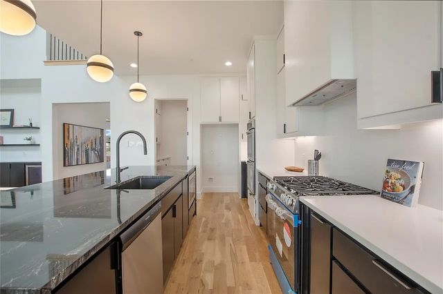 425 Whispering Way, Red Oak, TX 75154