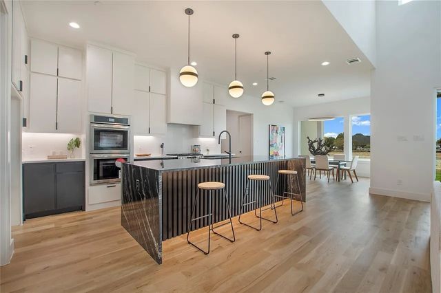 425 Whispering Way, Red Oak, TX 75154