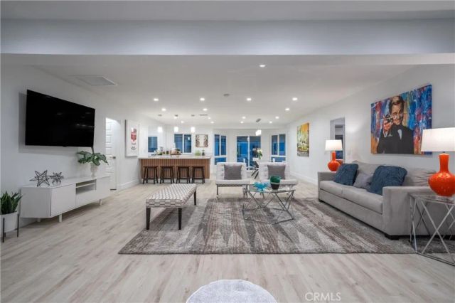 1657 S Sunrise Way, Palm Springs, CA 92264
