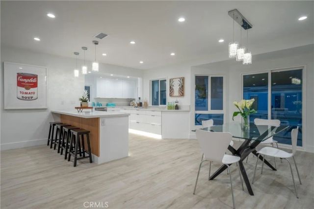 1657 S Sunrise Way, Palm Springs, CA 92264