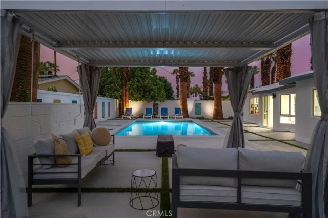 1657 S Sunrise Way, Palm Springs, CA 92264