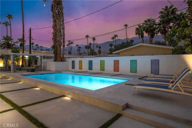 1657 S Sunrise Way, Palm Springs, CA 92264