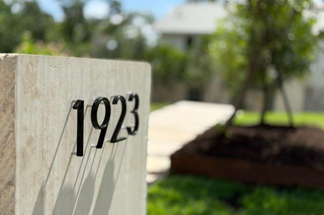 1923 Cypress PT W, Austin, TX 78746