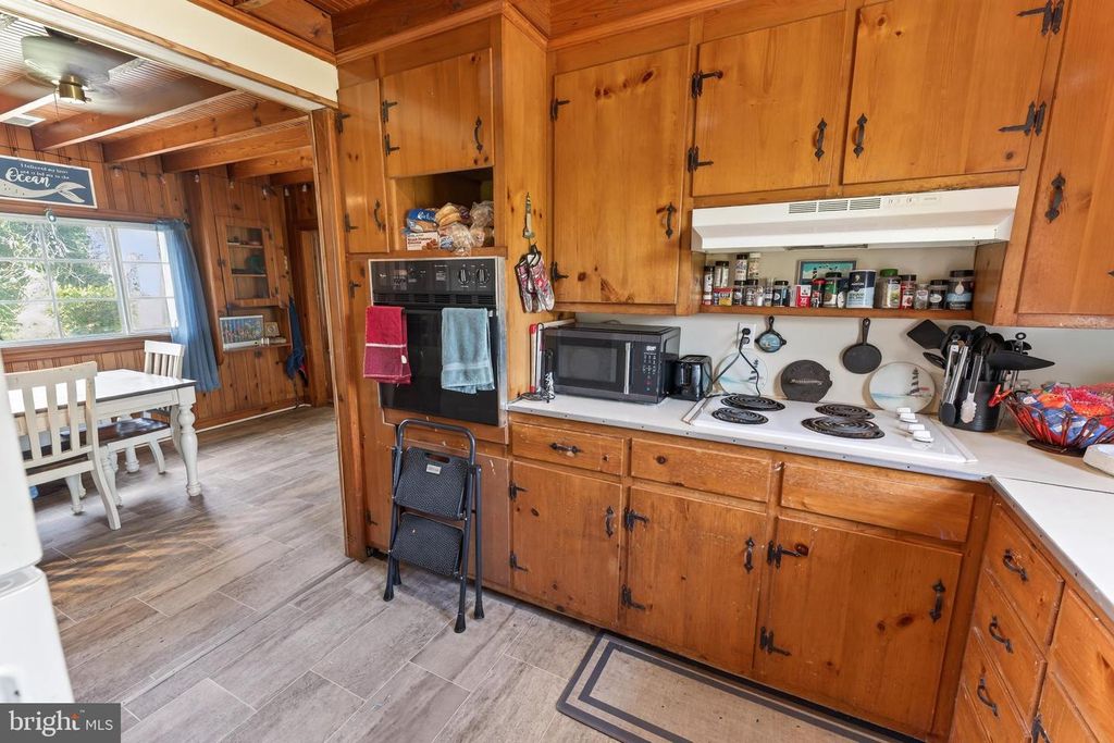 Image 17 of property listing at 28266 RIVERSIDE DR, Fruitland, MD 21826