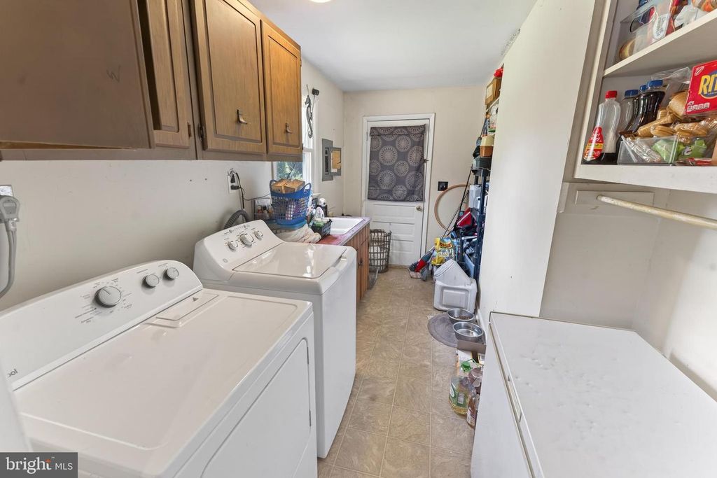 Image 18 of property listing at 28266 RIVERSIDE DR, Fruitland, MD 21826