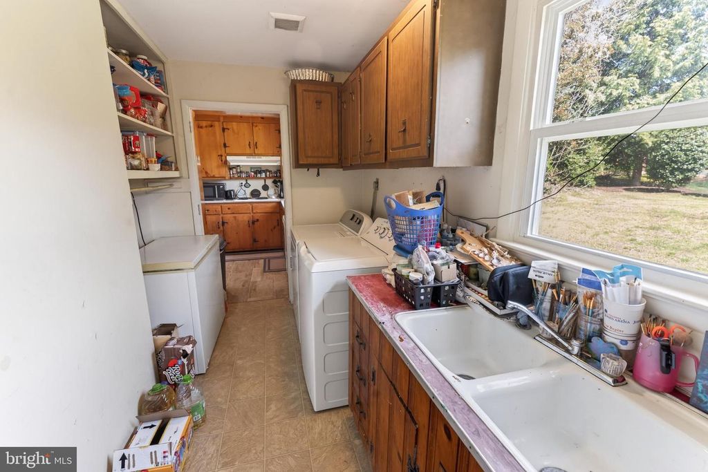 Image 19 of property listing at 28266 RIVERSIDE DR, Fruitland, MD 21826