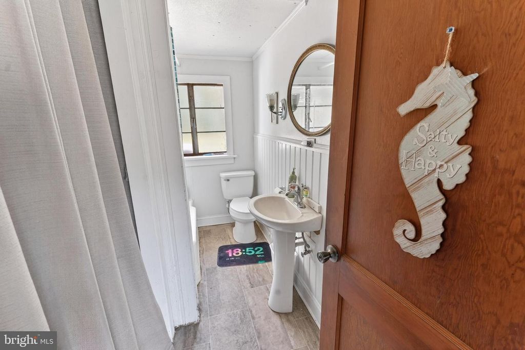 Image 20 of property listing at 28266 RIVERSIDE DR, Fruitland, MD 21826