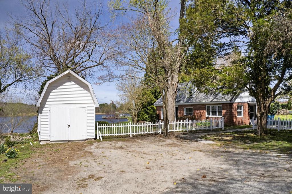 Image 3 of property listing at 28266 RIVERSIDE DR, Fruitland, MD 21826