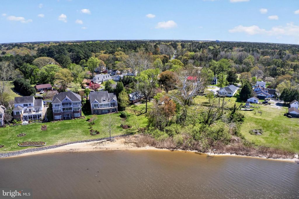 Image 5 of property listing at 28266 RIVERSIDE DR, Fruitland, MD 21826