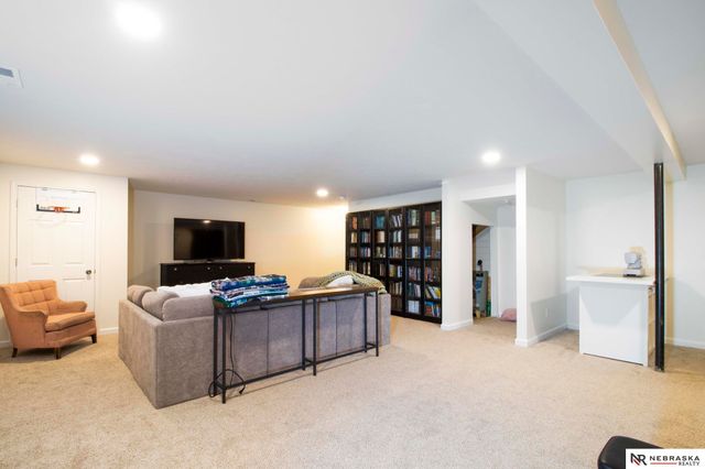 10348 White Pine Road, Lincoln, NE 68527
