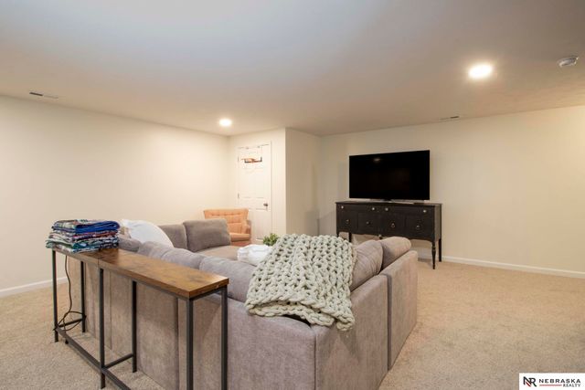 10348 White Pine Road, Lincoln, NE 68527