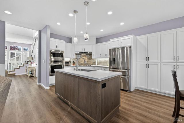 8050 Leno Dr, Windsor, CA 95492