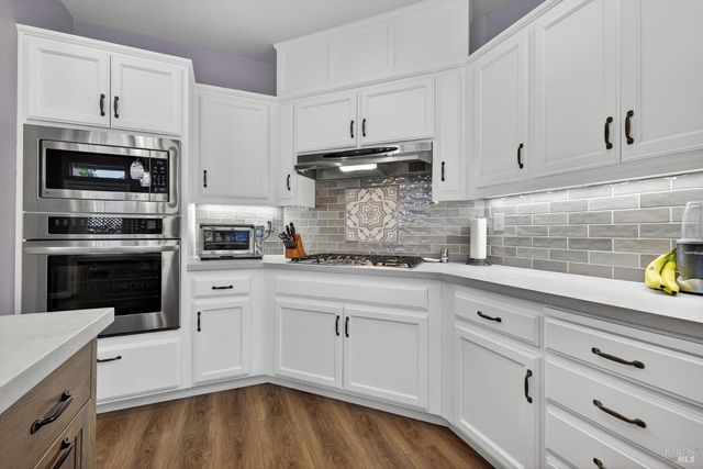 8050 Leno Dr, Windsor, CA 95492