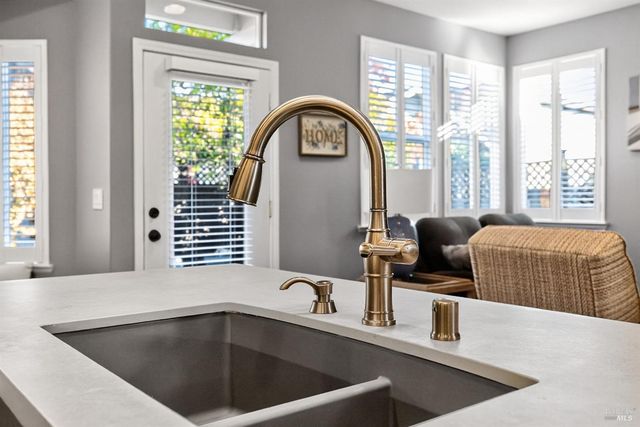 8050 Leno Dr, Windsor, CA 95492