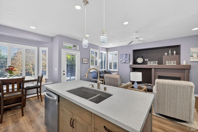 8050 Leno Dr, Windsor, CA 95492