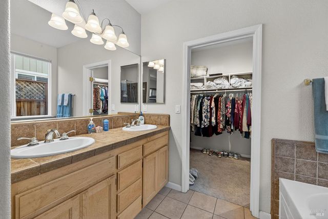 8050 Leno Dr, Windsor, CA 95492