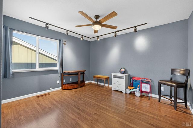 8050 Leno Dr, Windsor, CA 95492