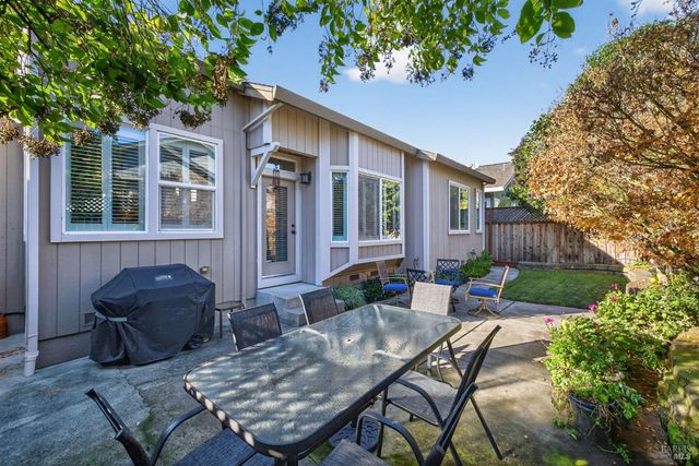 8050 Leno Dr, Windsor, CA 95492