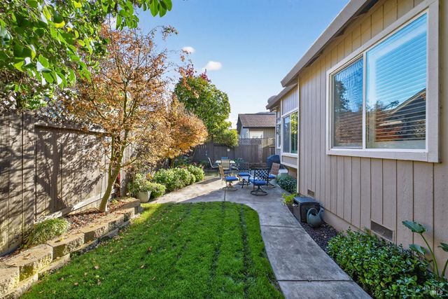 8050 Leno Dr, Windsor, CA 95492