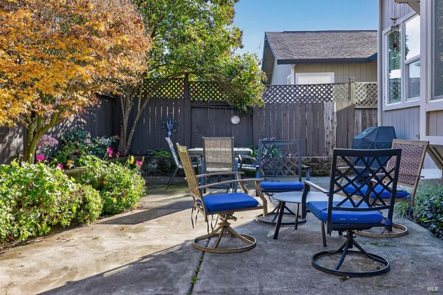 8050 Leno Dr, Windsor, CA 95492