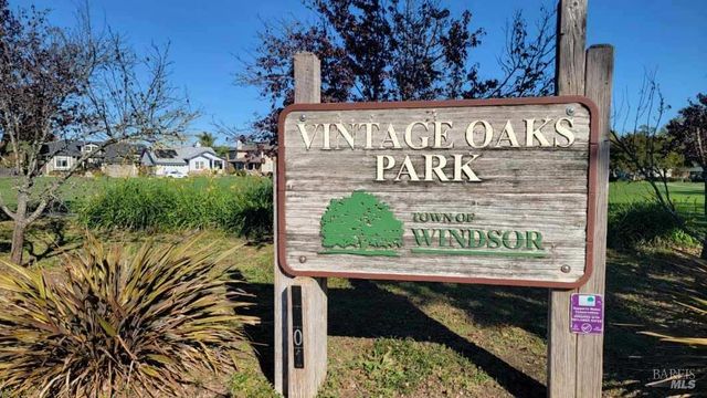 8050 Leno Dr, Windsor, CA 95492