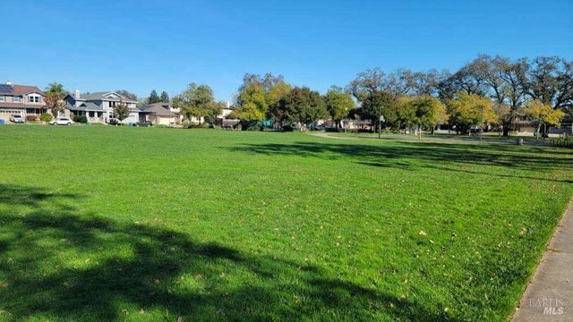 8050 Leno Dr, Windsor, CA 95492