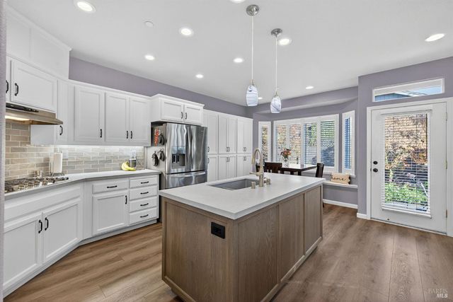 8050 Leno Dr, Windsor, CA 95492