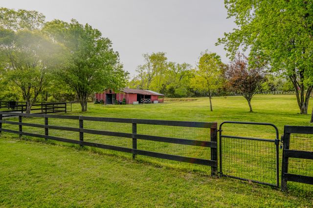1199 Willis Branch Rd, Goodlettsville, TN 37072