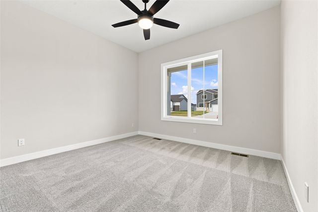 580 NW Georgetown Drive, Waukee, IA 50263