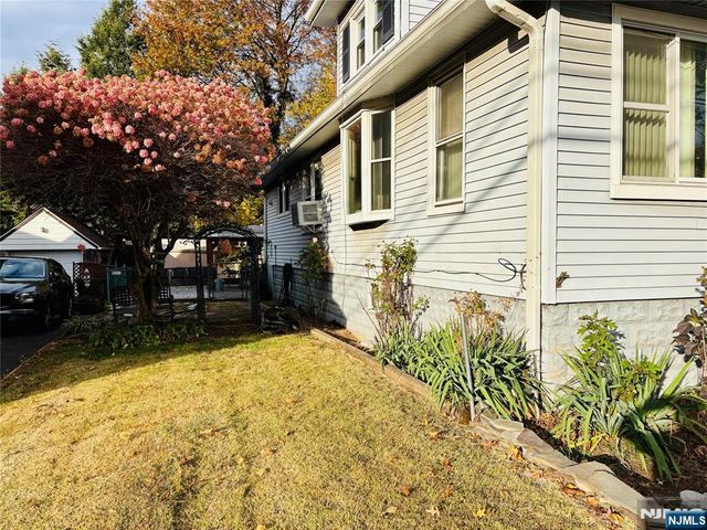 206 Amsterdam Avenue, Roselle, NJ 07203