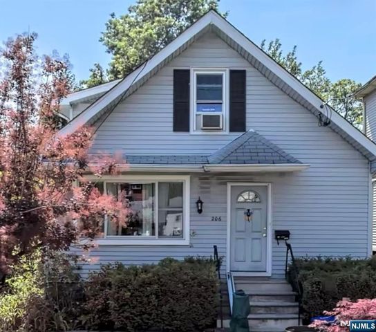 206 Amsterdam Avenue, Roselle, NJ 07203