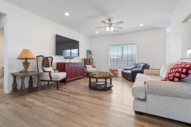 201 Pin Oak Street, Gentry, AR 72734