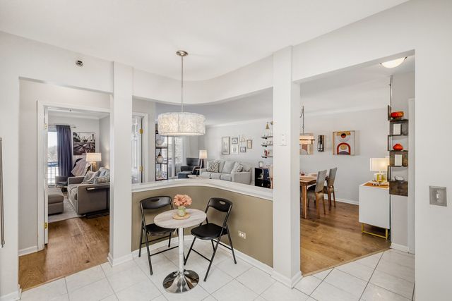 720 Creekside Drive 503, Mount Prospect, IL 60056