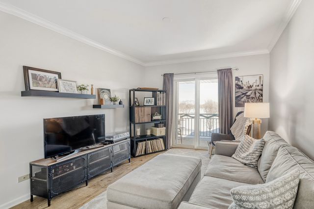 720 Creekside Drive 503, Mount Prospect, IL 60056