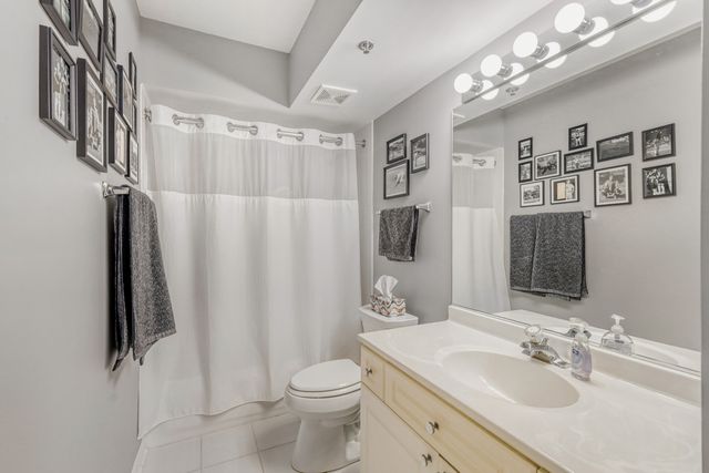 720 Creekside Drive 503, Mount Prospect, IL 60056