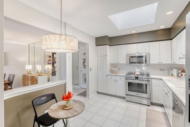 720 Creekside Drive 503, Mount Prospect, IL 60056