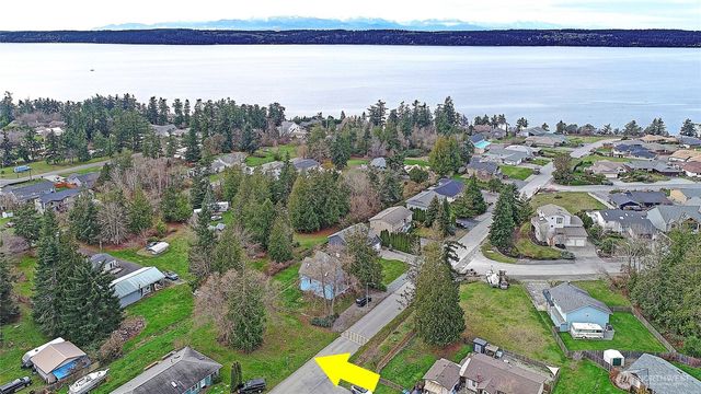 127 W Admirality Way, Camano Island, WA 98282